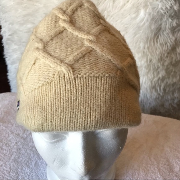 Patagonia women’s knitted winter hat toque. Wool blend. Cable knit. - Picture 2 of 3